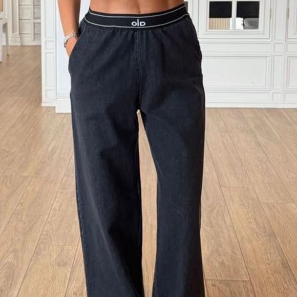 ALO Yoga Pants - NWT ALO Black Denim Straight Leg Pants Size Medium